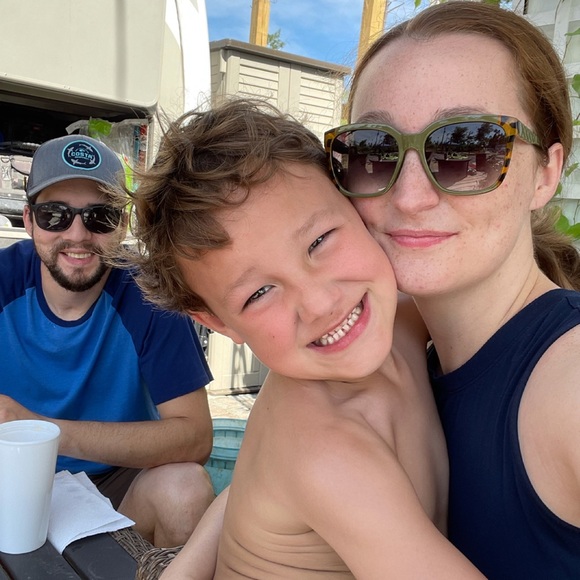 Meet your Posher, Taylor J! - Picture 4 of 4